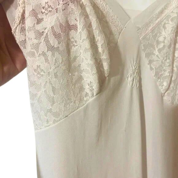 Vintage Lingerie White Lace Full Slip 100% Nylon Sz 38 Movie Star Embroidered - Picture 4 of 9